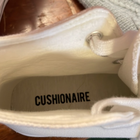 Brand new never worn Cushionaire shoes - Picture 3 of 6